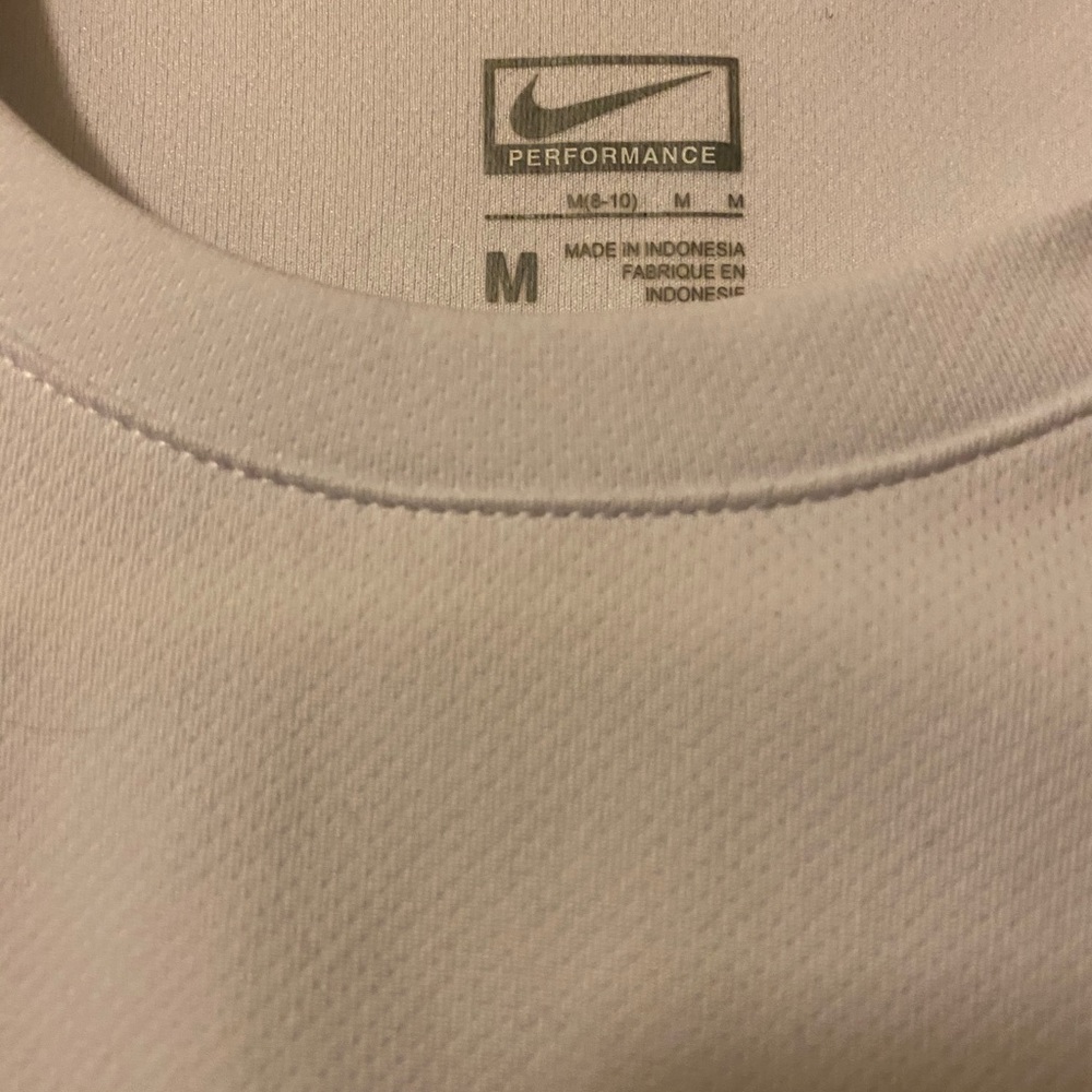 White size medium Nike tennis top πΎ - Picture 5 of 5